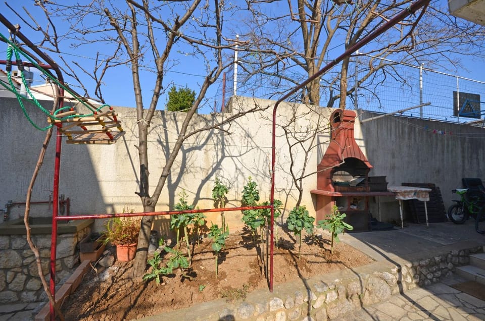 Patio, BBQ facilities