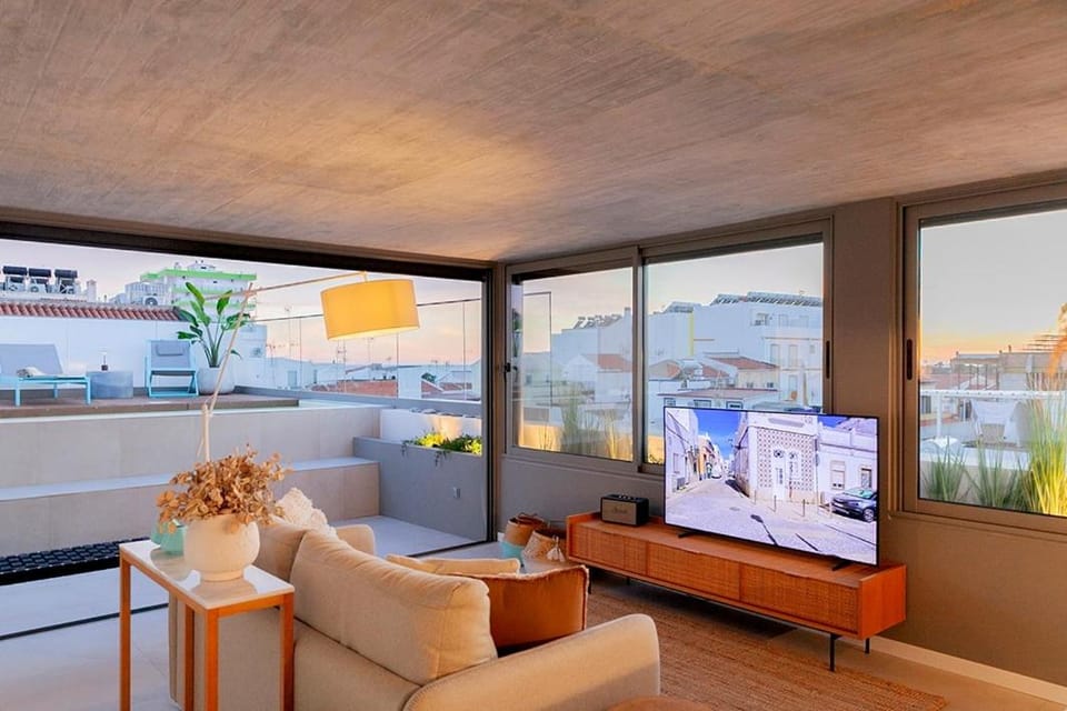 Communal lounge/ TV room, TV and multimedia, Evening entertainment