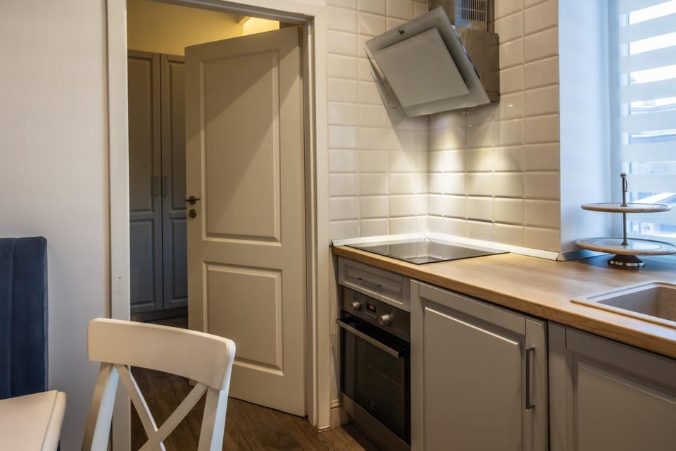 Kitchen or kitchenette, oven, stove