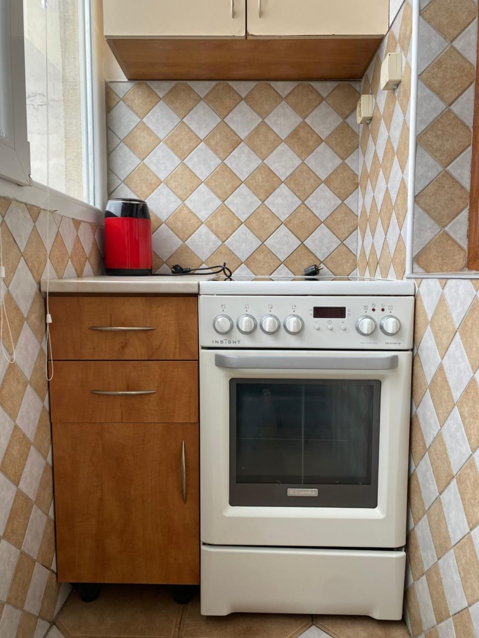 Kitchen or kitchenette, stove, washing machine