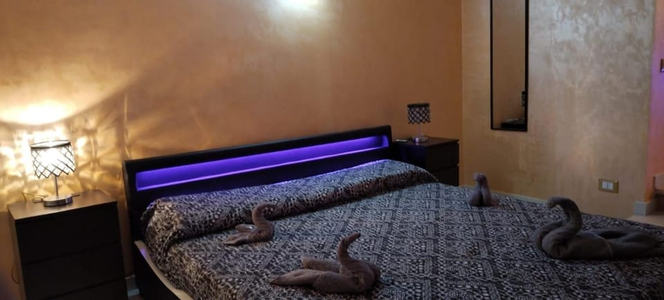 Bed, TV and multimedia, Photo of the whole room, Bedroom, internet