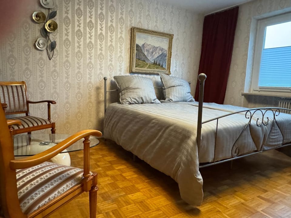 Bed, Living room, Photo of the whole room, Seating area, Bedroom