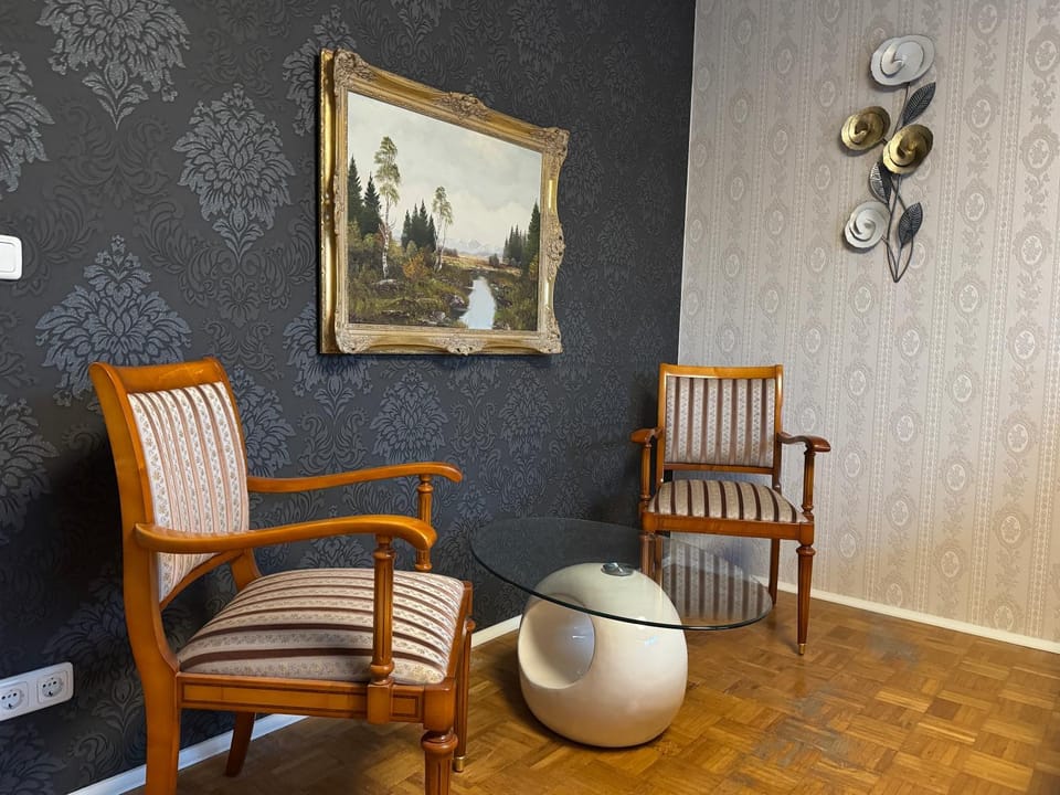 Living room, Decorative detail, Seating area