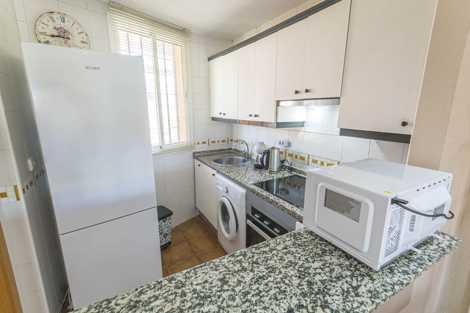 Coffee/tea facilities, Kitchen or kitchenette, microwave, oven, stove, toaster, washing machine