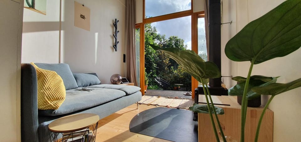 Day, Living room, Seating area, Garden view