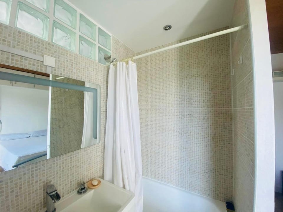 Bathroom, Bath, towels