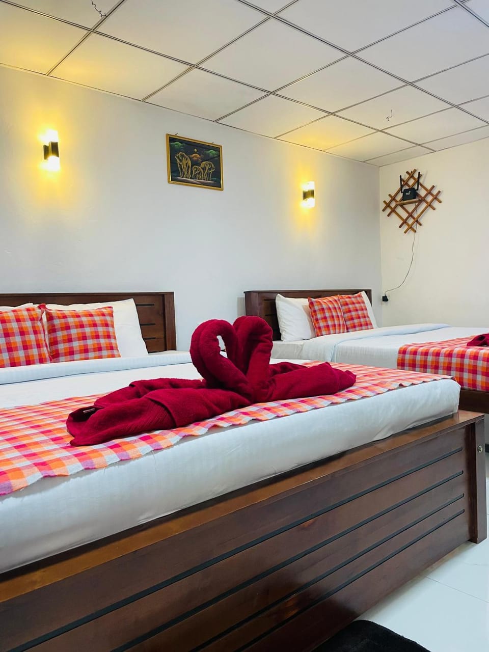 Bed, Photo of the whole room, towels