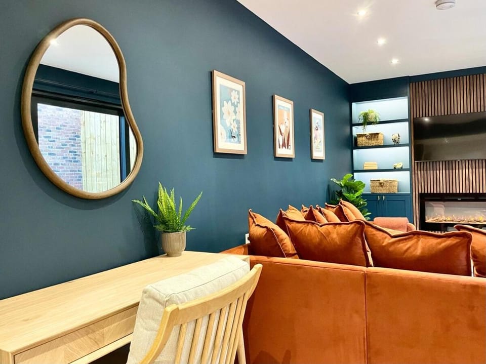 Barton Suites Luxury Home 1 of 2 Sleeps 6 House in Bristol