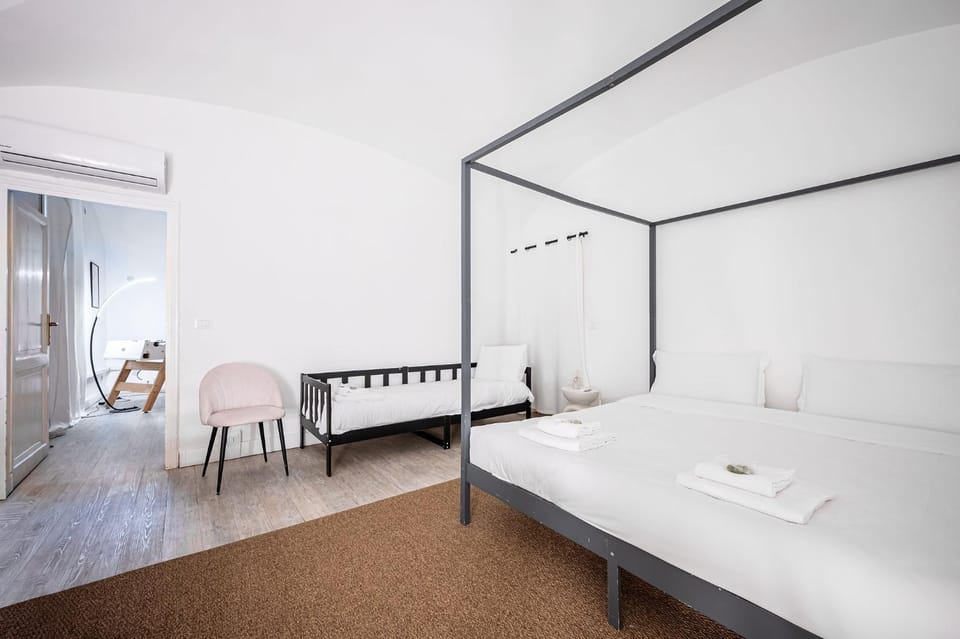 Stunning Loft Near Colosseum and Termini Station WiFi AC Apartment in Rome