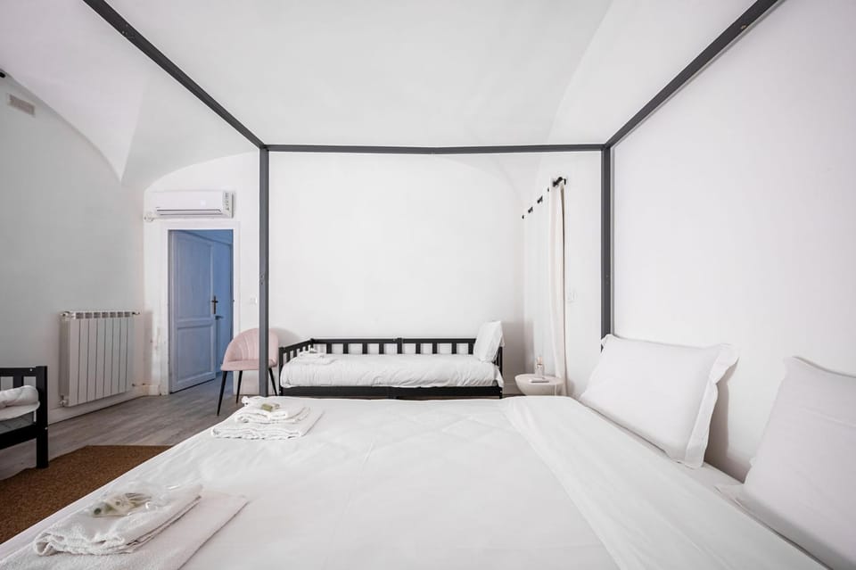 Stunning Loft Near Colosseum and Termini Station WiFi AC Apartment in Rome