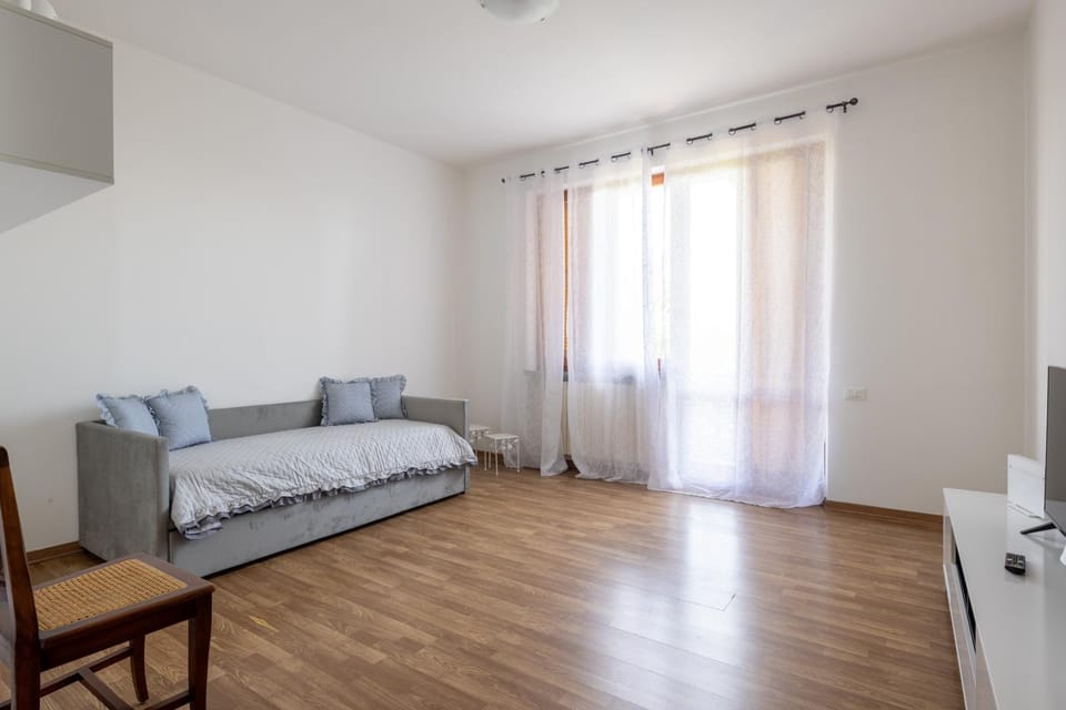 Bed, Living room, Seating area