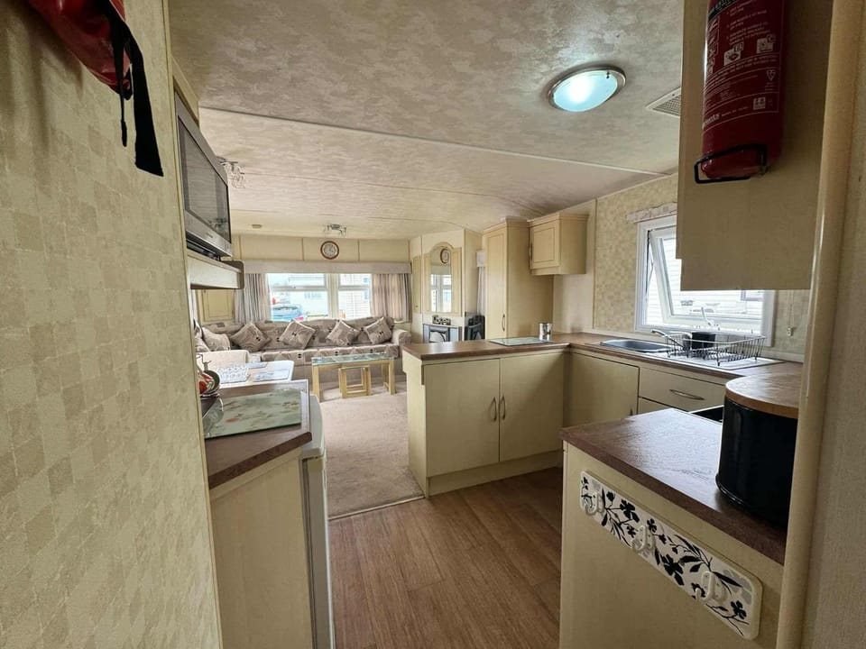 S374 3 bed CARAVAN oN THE GOLDEN PALM PET friendly Campground/ 
RV Resort in Chapel Saint Leonards