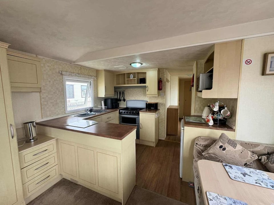 S374 3 bed CARAVAN oN THE GOLDEN PALM PET friendly Campground/ 
RV Resort in Chapel Saint Leonards