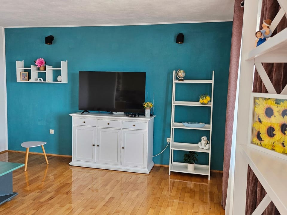 Communal lounge/ TV room, TV and multimedia
