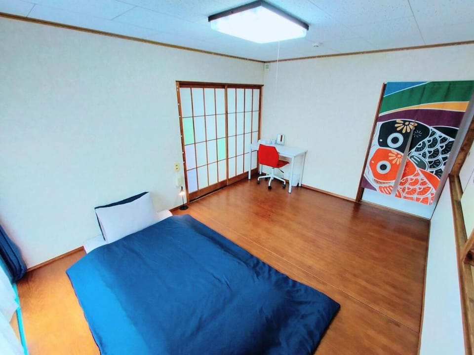 Photo of the whole room, Bedroom