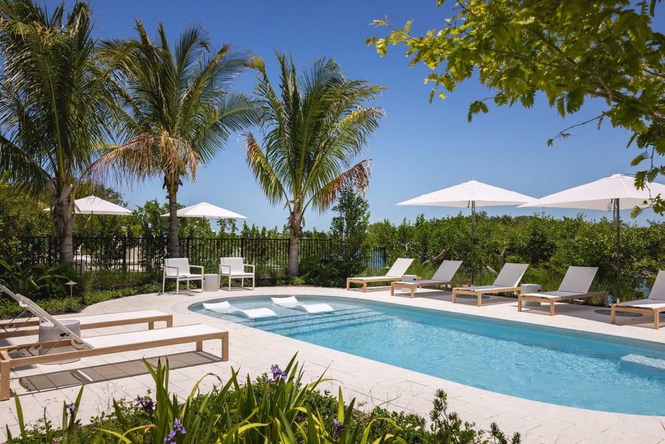 Parking Pool & Dock - Shellstone House House in Stock Island
