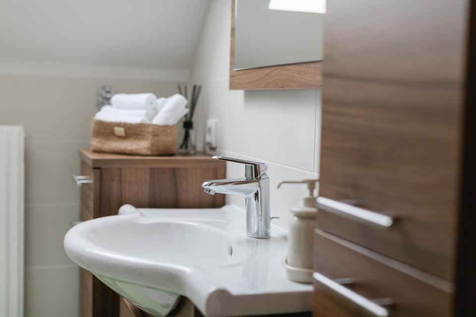 Bathroom, towels
