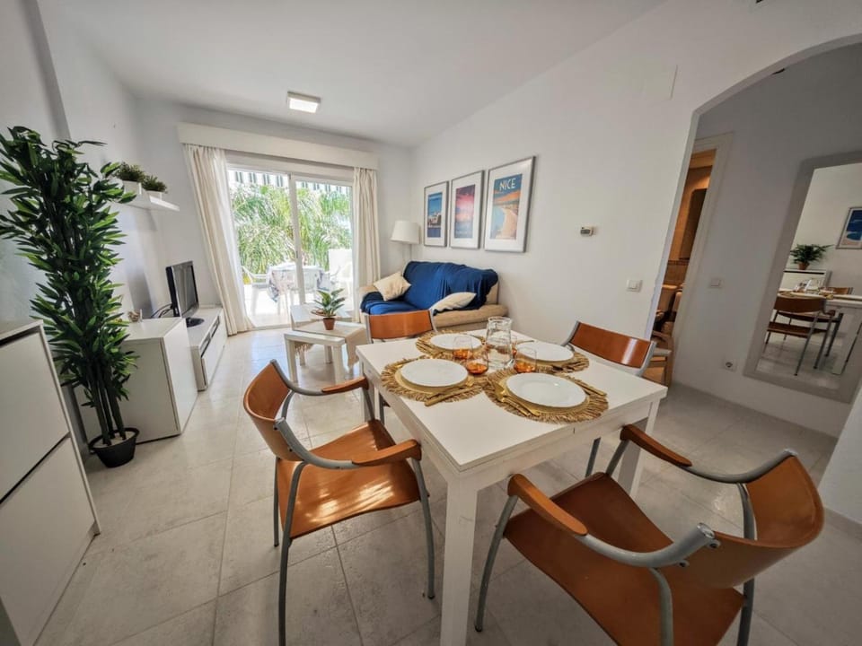 Living room, Dining area, Mountain view