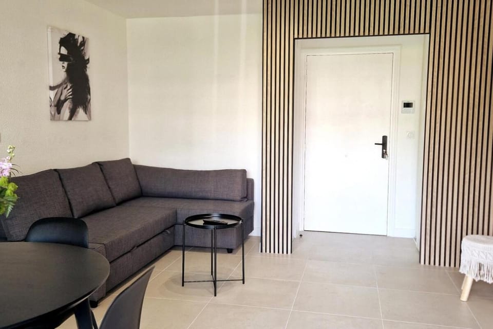 Beautiful 2P 39 m2, AC, balcony Apartment in Antibes