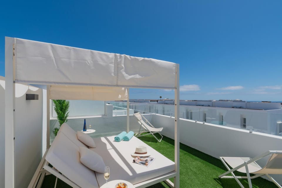Balcony/Terrace, sunbed