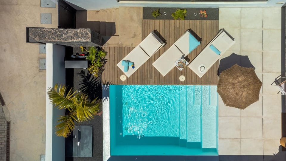 Pool view, Swimming pool, sunbed