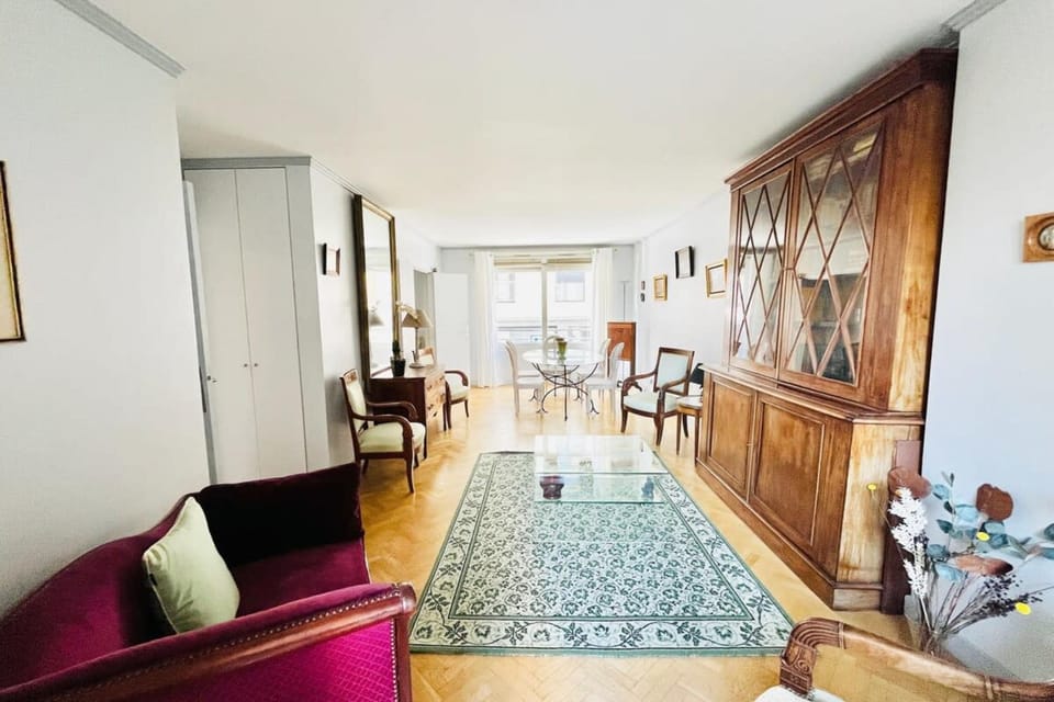 Gateway to Paris Classic Apartment with Terrace managed by MeyAgency Apartment in Issy-les-Moulineaux