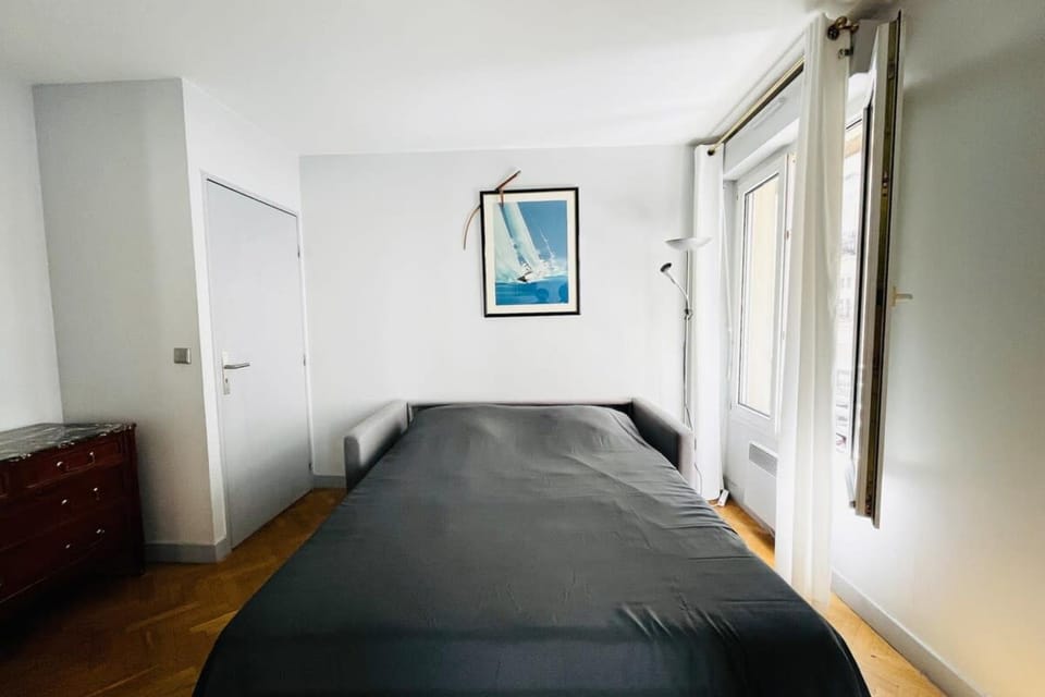 Near Roland-Garros Direct Eiffel Tower Apartment in Issy-les-Moulineaux