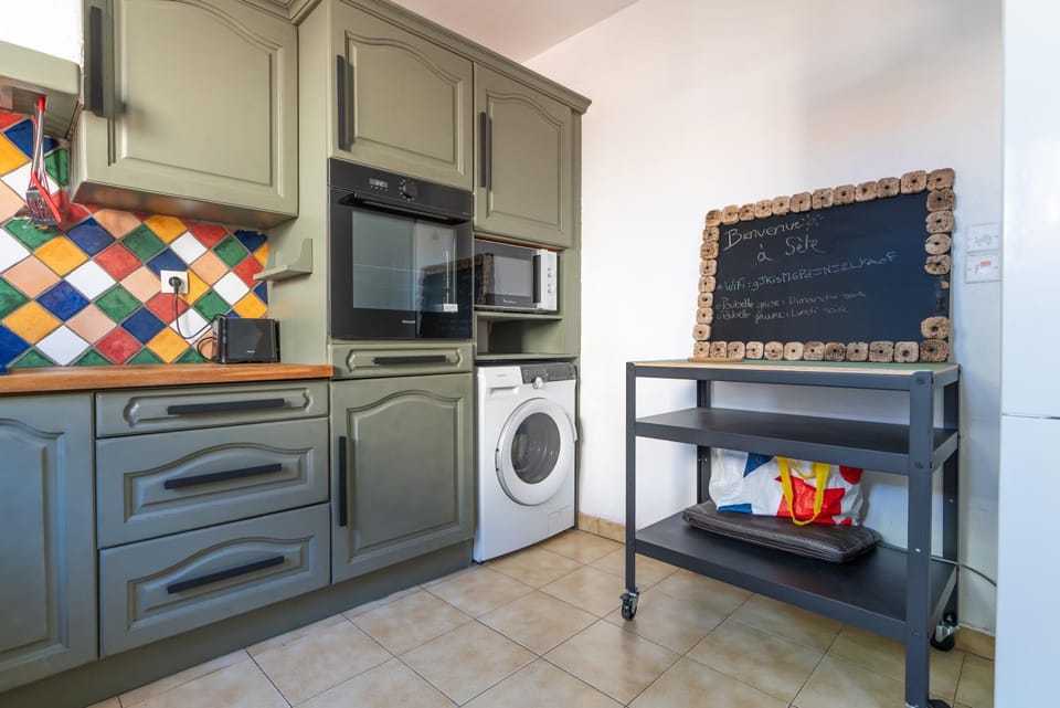 Kitchen or kitchenette