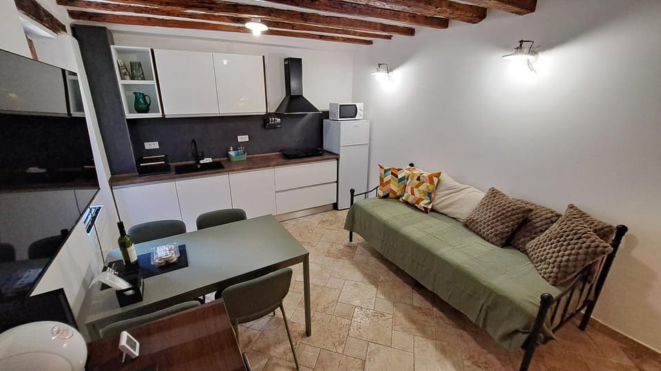 Four Seasons Apartment Izola Center - 100 m from Main Square - NEW 2026 Apartment in Slovenia
