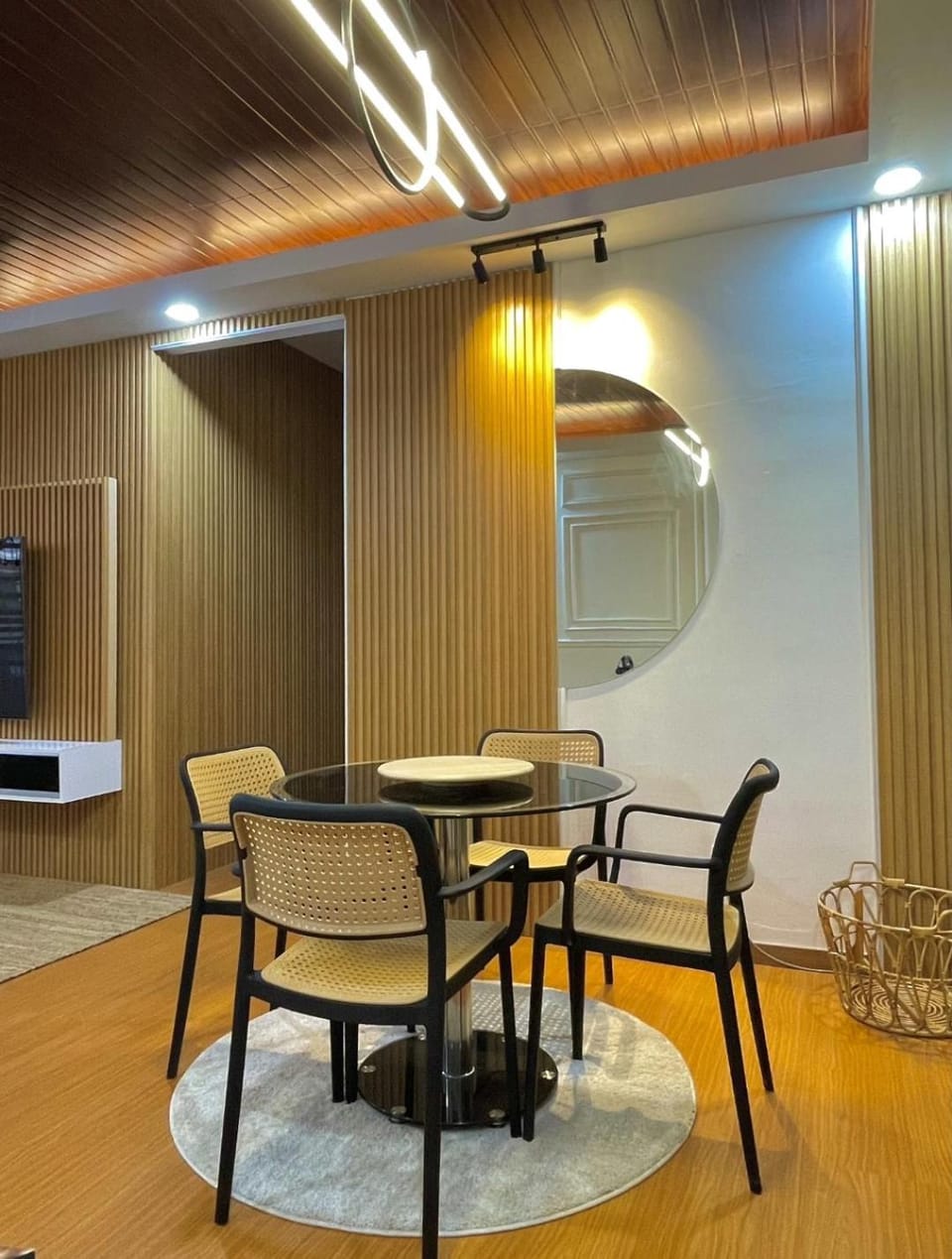 Seating area, Dining area