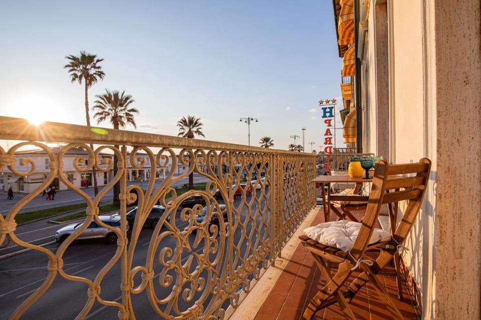 VistaMare, superior stay on Viareggio's Promenade Apartment in Viareggio