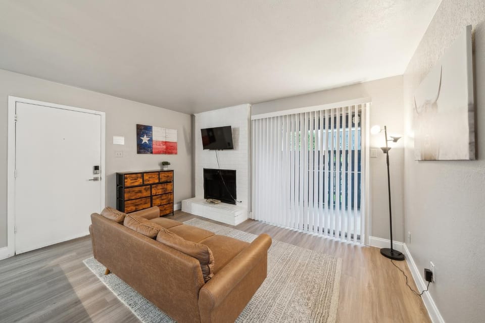 The Chandler 412 I Spacious 1 Bed 1 Bath Apartment in Grand Prairie