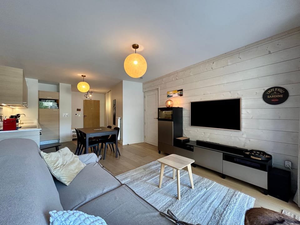 Communal lounge/ TV room, TV and multimedia, Dining area