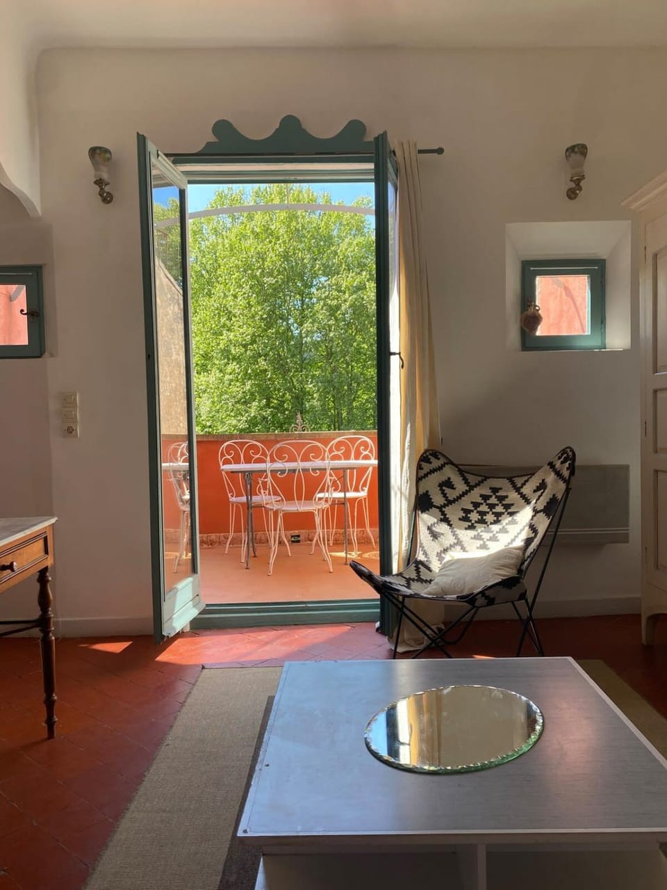 Syrius - Artist's apartment with terrace and view Apartment in Fontaine-de-Vaucluse