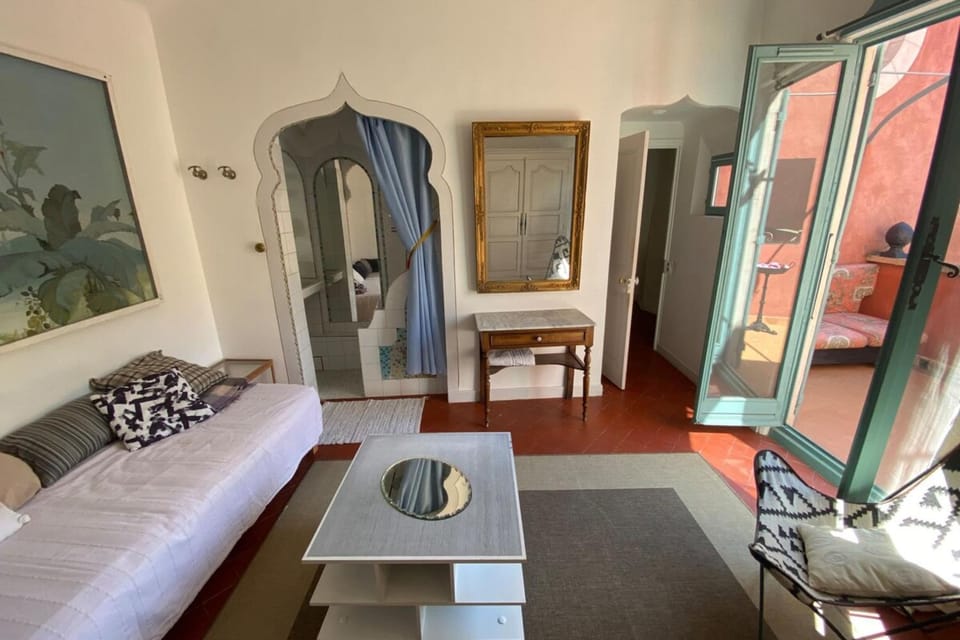 Syrius - Artist's apartment with terrace and view Apartment in Fontaine-de-Vaucluse