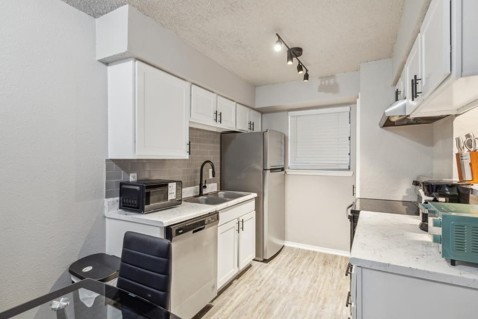 The Landry 276 Spacious and Cozy 2 Bedroom 1bth Apartment in Arlington