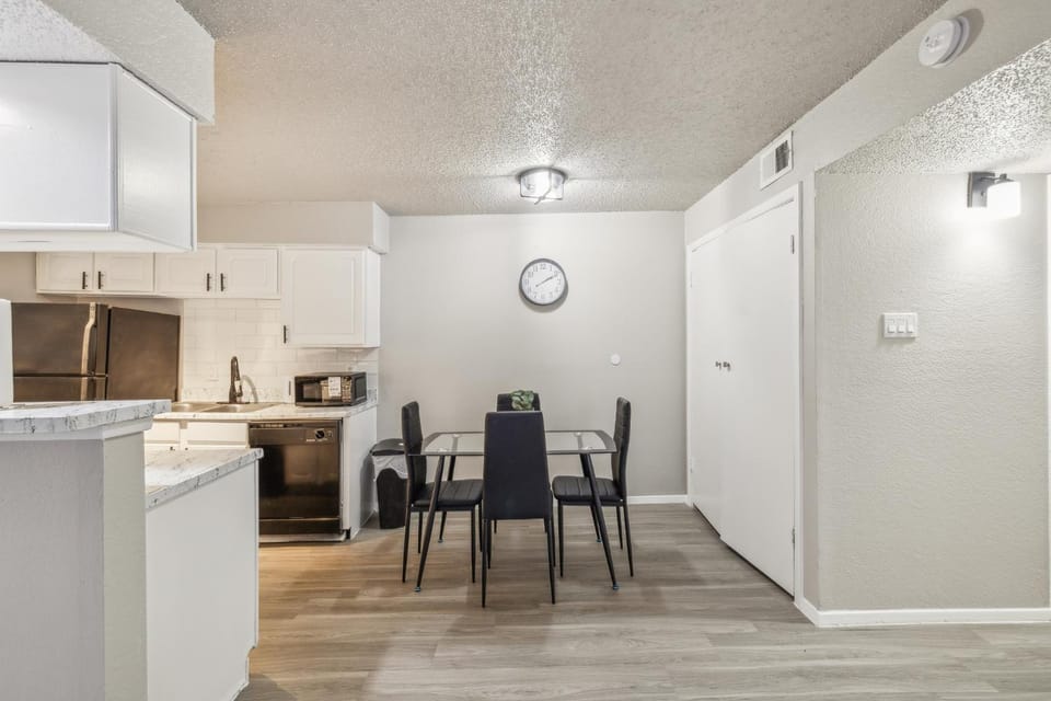 The Landry 277 Spacious and Cozy 2 Bedroom 1bth Apartment in Arlington