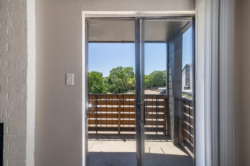 The Landry 280 Spacious and Cozy 2 Bedroom 1bth Apartment in Arlington