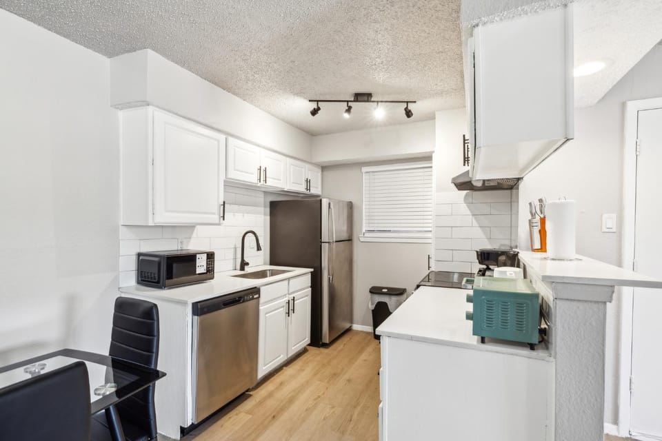 The Landry 280 Spacious and Cozy 2 Bedroom 1bth Apartment in Arlington