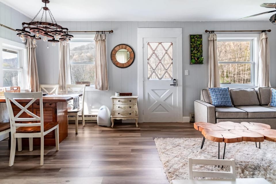 Living room, Seating area, Dining area