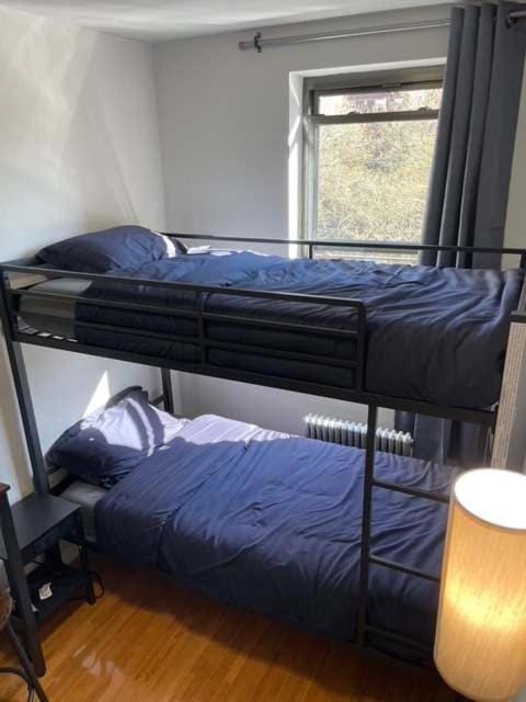 Chelsea Studio 5 - Shared Bathroom - 5th Floor Walk Up Apartment in Midtown