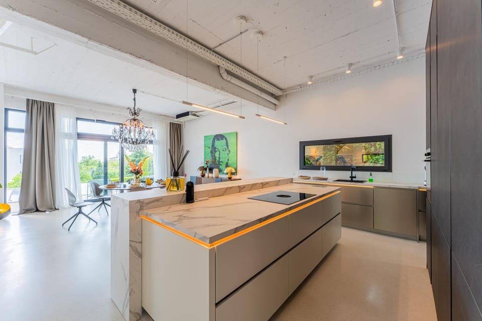 Kitchen or kitchenette, Decorative detail, Family, dishwasher, heating, internet, oven, stove