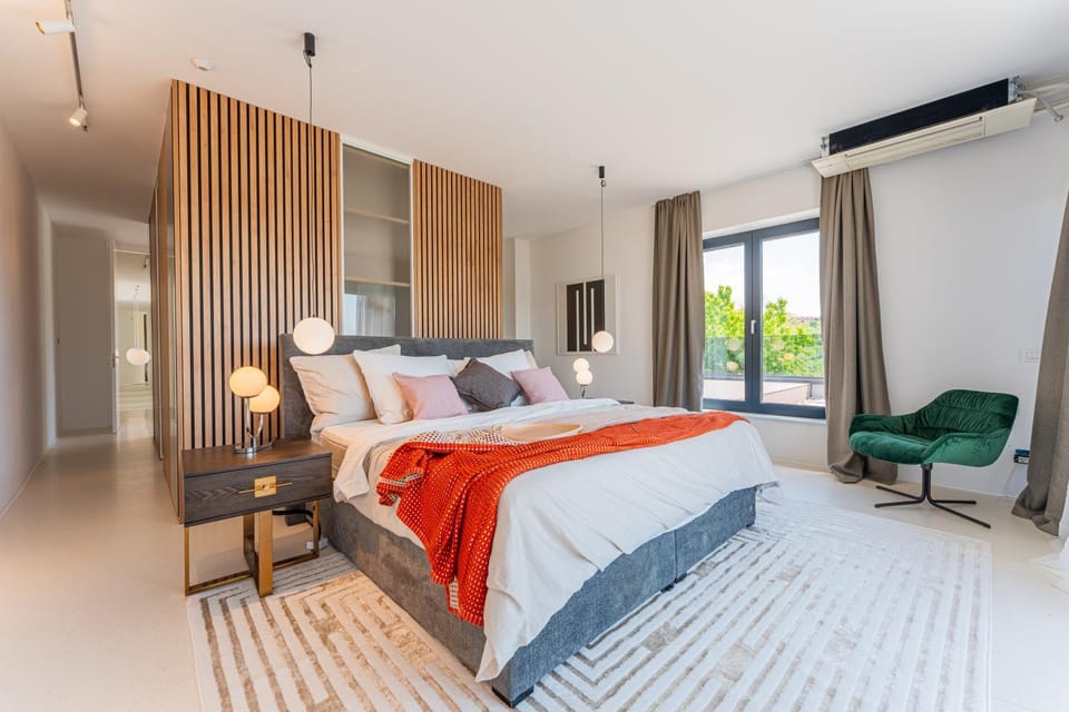 Bed, View (from property/room), Photo of the whole room, Seating area, Bedroom, heating, internet, wardrobe, air conditioner