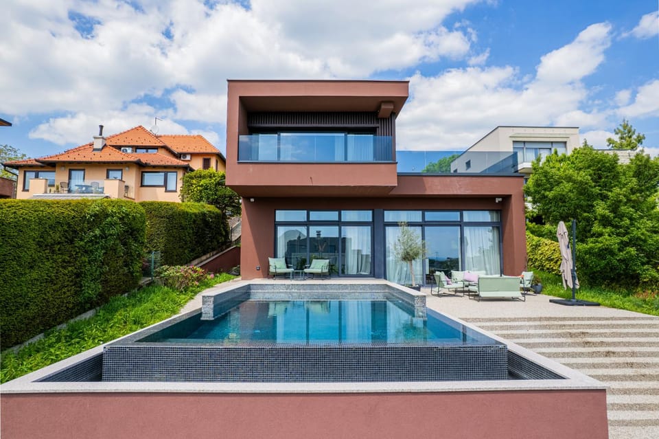 Property building, Day, Natural landscape, Garden, Garden view, Pool view, Swimming pool, Swimming pool, Family, internet