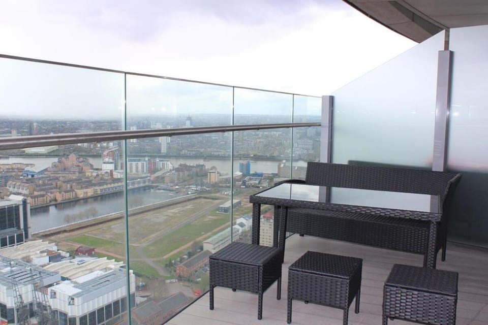 Luxurious Modern Canary Wharf Apt - London Views Apartment in London