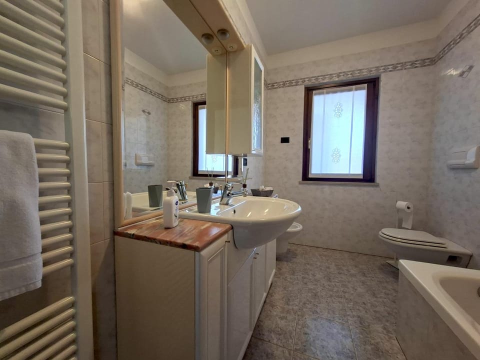 Toilet, Bath