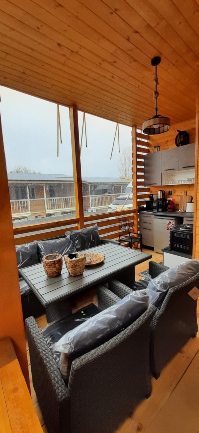 Kitchen or kitchenette, Living room, Seating area, Dining area