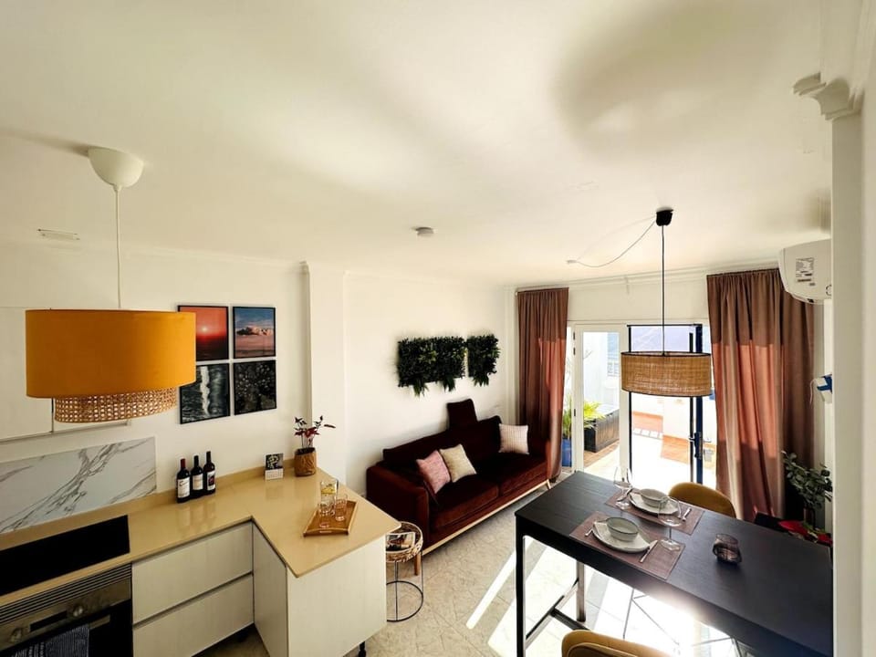 Kitchen or kitchenette, Living room, Photo of the whole room, Seating area, Dining area, stove