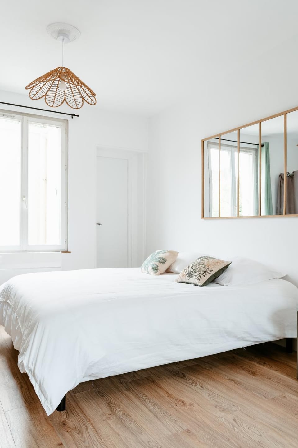 Bed, TV and multimedia, Photo of the whole room, Bedroom, furniture, heating, internet, storage