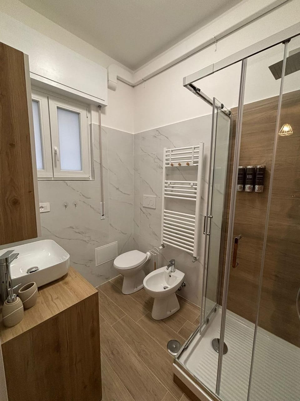 Shower, Toilet, Bathroom, bidet, towels